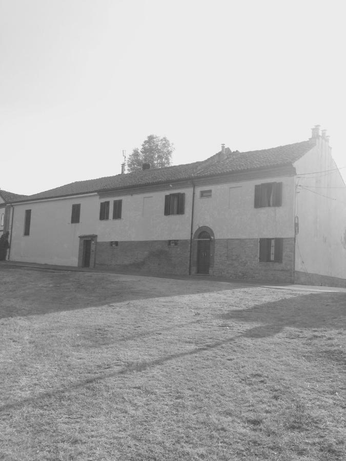 Вилла Cascina Maina Диано-д'Альба Экстерьер фото